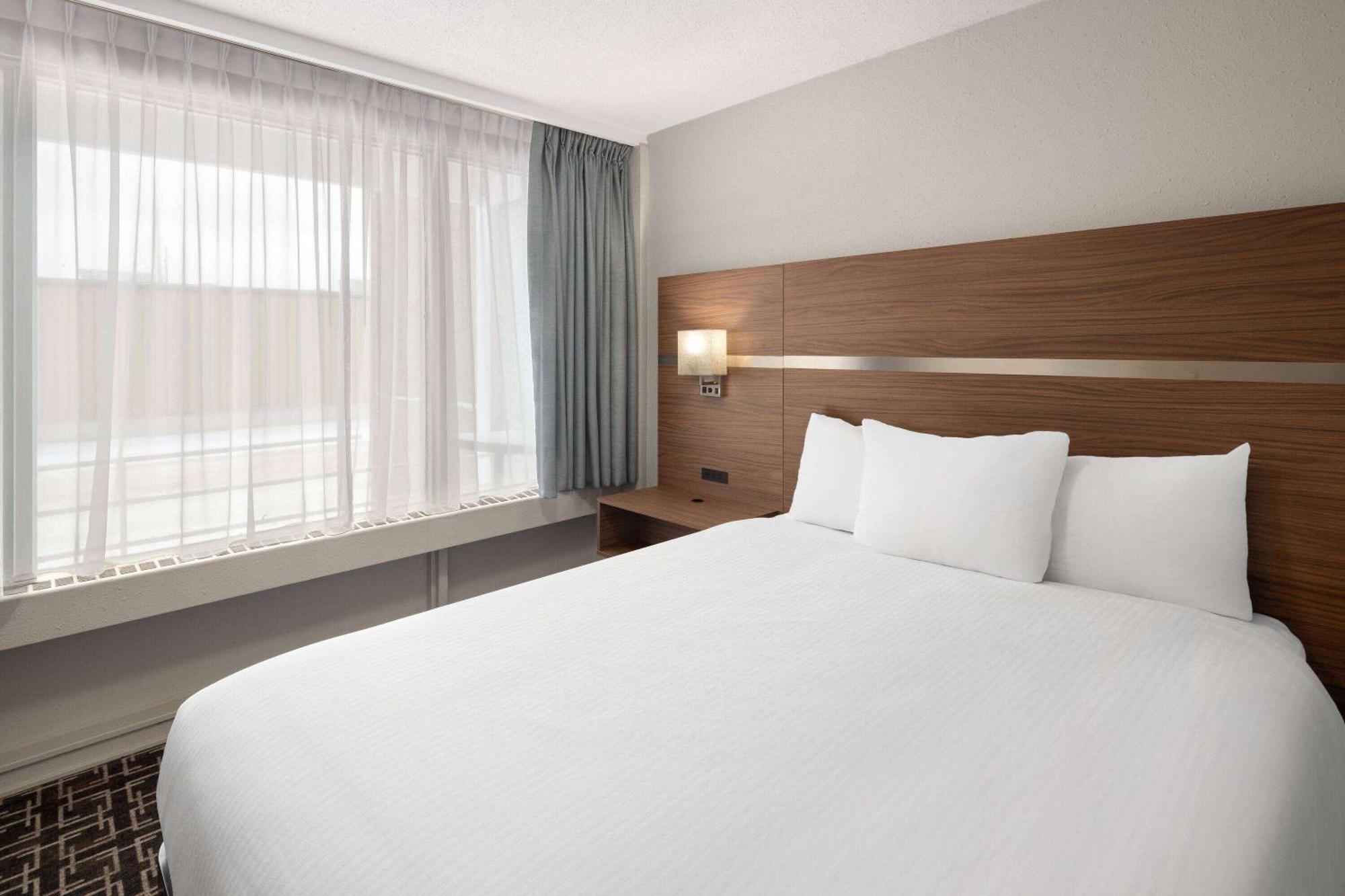 Hotel Baymont By Wyndham Edson Exterior foto