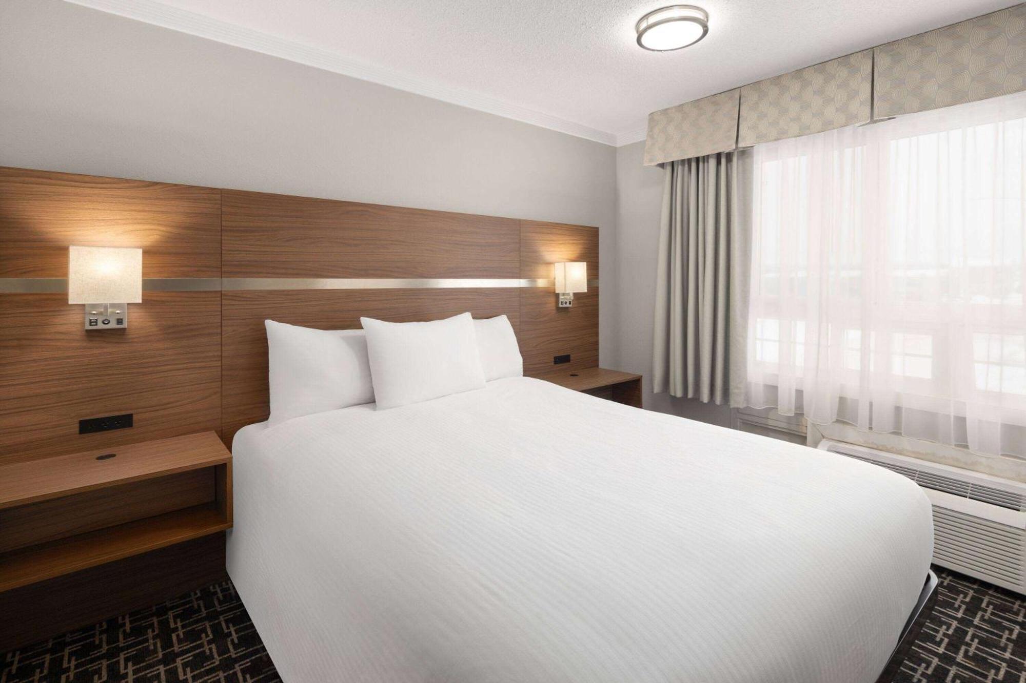 Hotel Baymont By Wyndham Edson Exterior foto