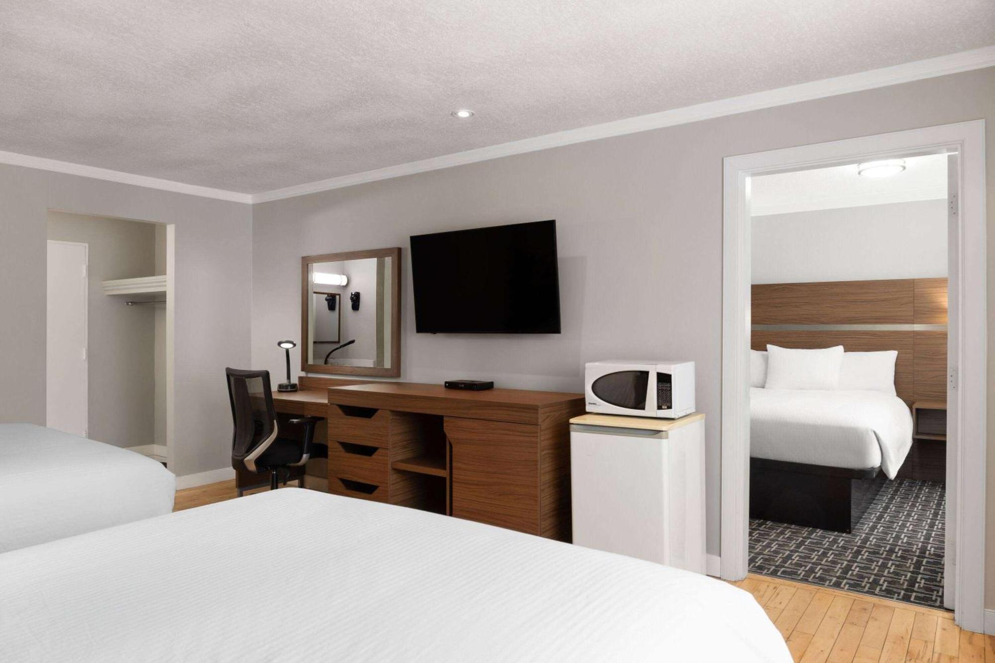 Hotel Baymont By Wyndham Edson Exterior foto