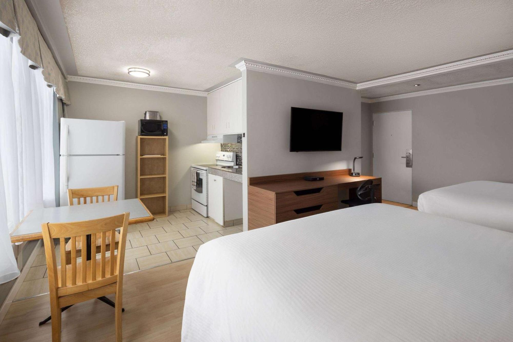 Hotel Baymont By Wyndham Edson Exterior foto