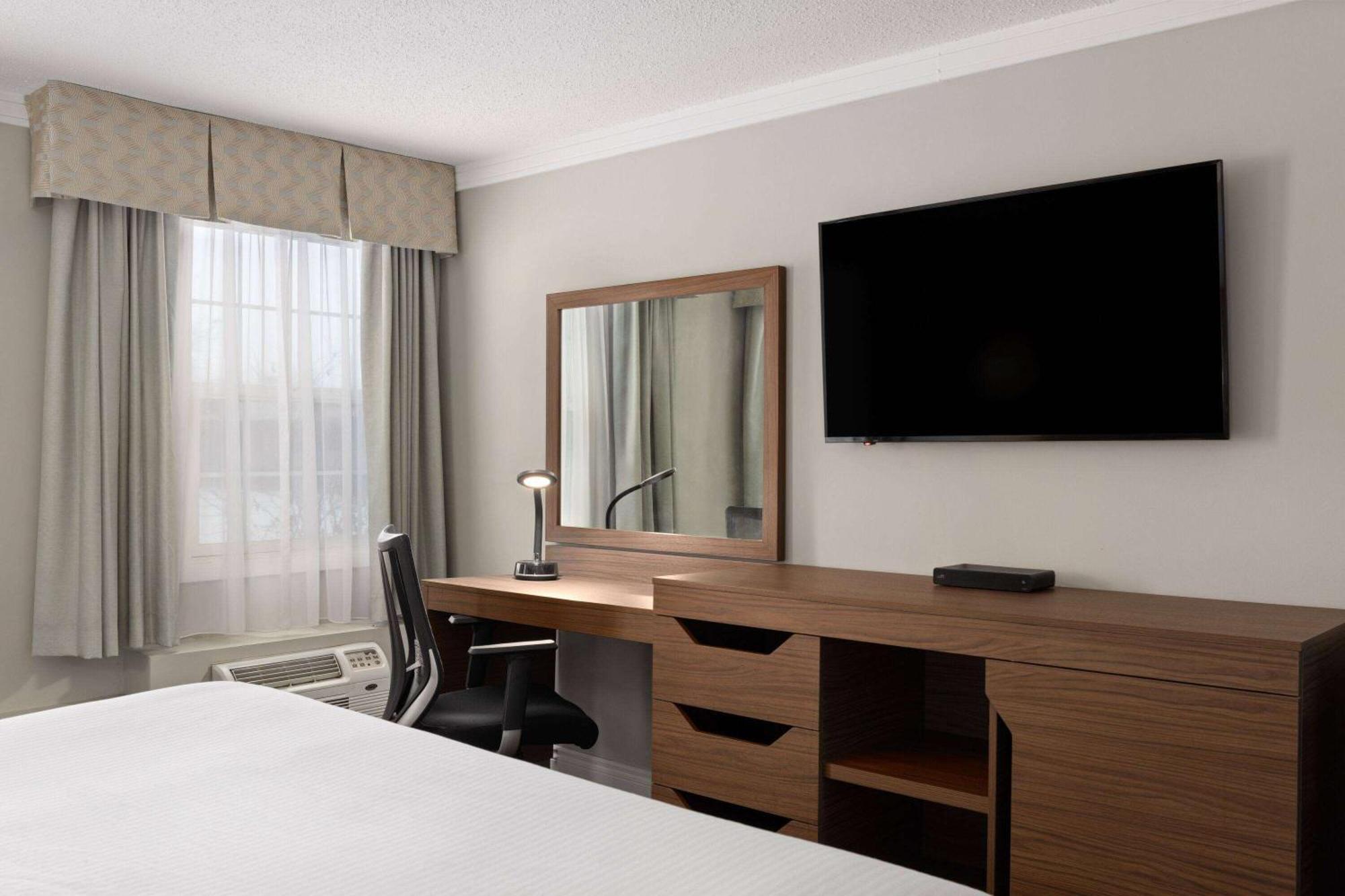 Hotel Baymont By Wyndham Edson Exterior foto